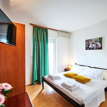 Family Mont Apartment Budva