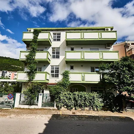 Family Mont Apartment *